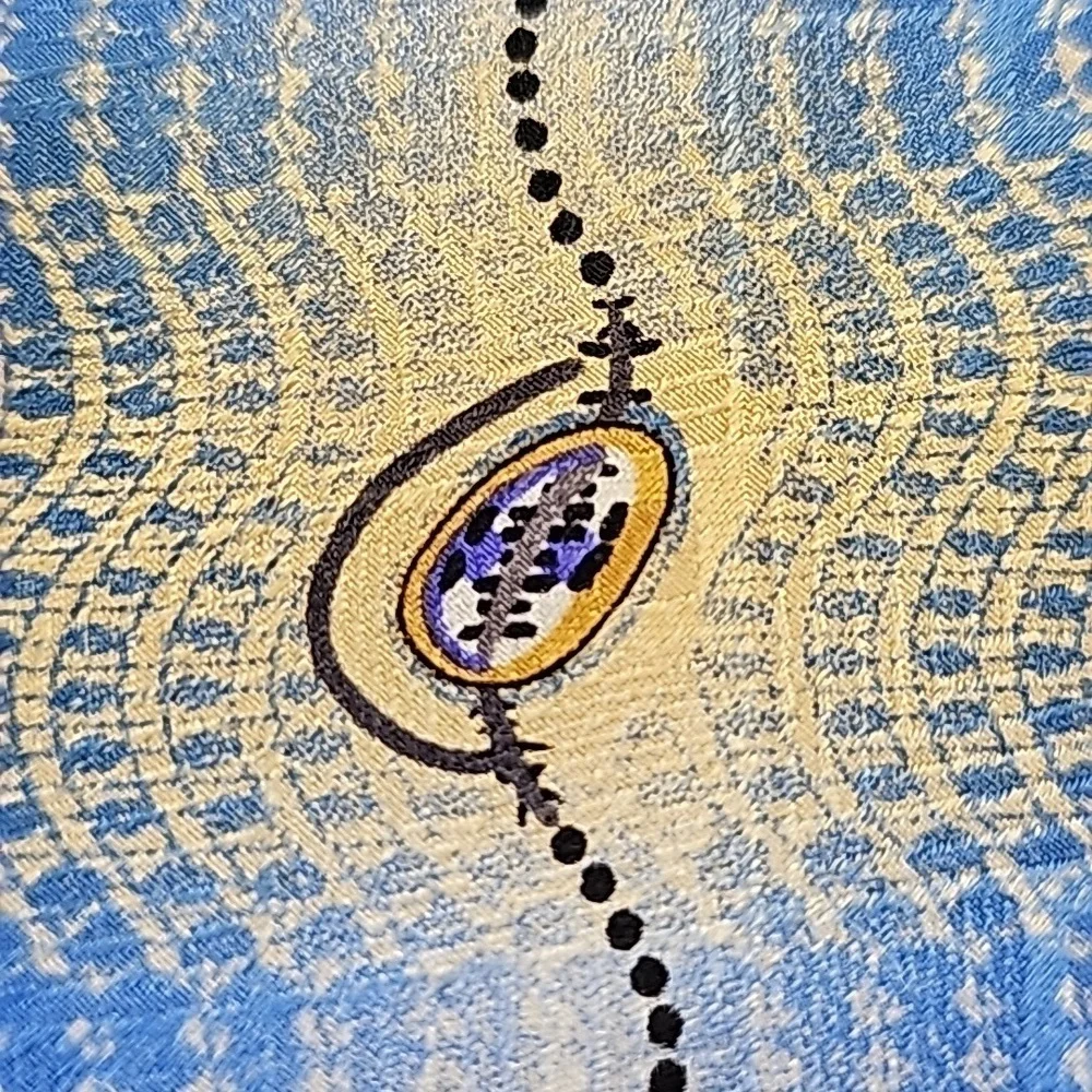 ENRICO CAPUCCI mens 100 % silk hand made tie. New York Rome. Blue/gold. 60 X‎ 4